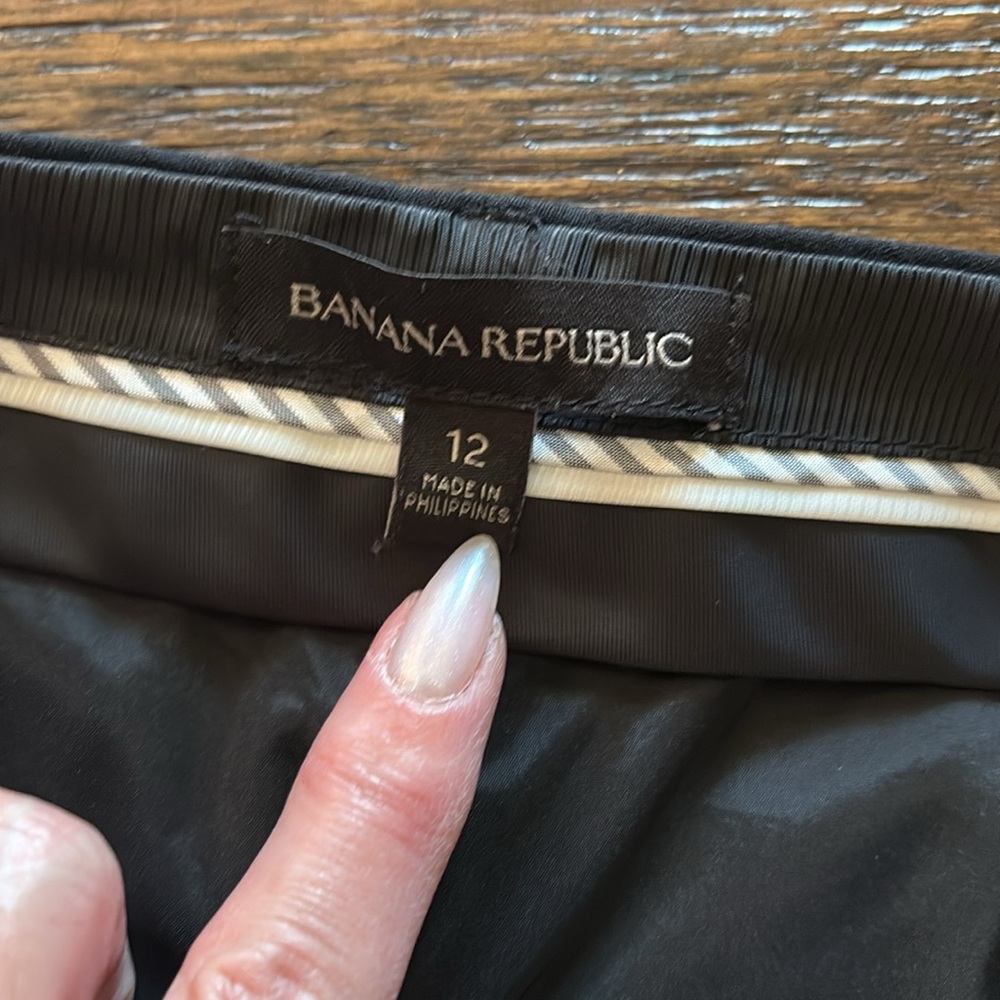 Banana Republic Avery Women’s Black Cropped Dress Pants
12 - Picture 4 of 5